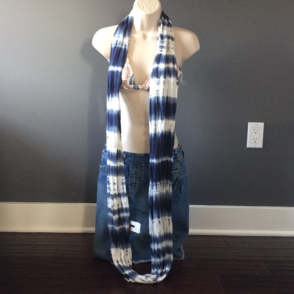 đź’ĄSALE BCBG tie-die infinity scarf - Picture 2 of 2